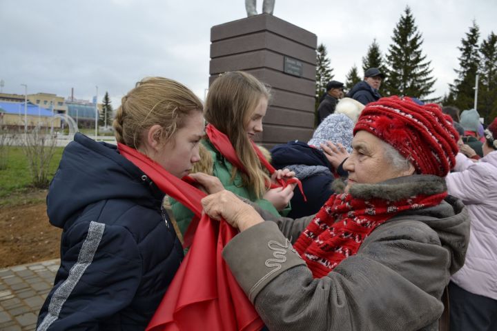 В Мензелинске вспоминали Октябрьскую революцию и Ленина