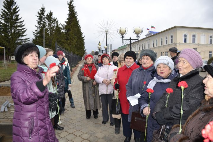 В Мензелинске вспоминали Октябрьскую революцию и Ленина