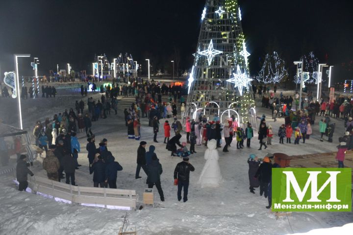 В Мензелинске состоится открытие городской елки