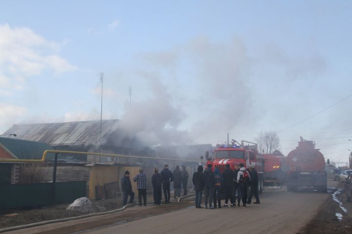 Подробности сегодняшнего пожара в Мензелинске