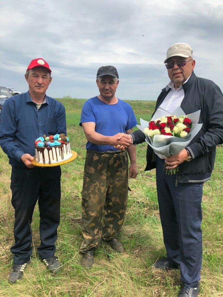 В ООО "Заиковский" чествовали передовика-юбиляра