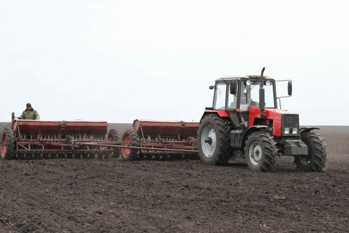 В Мензелинском районе приступили к севу