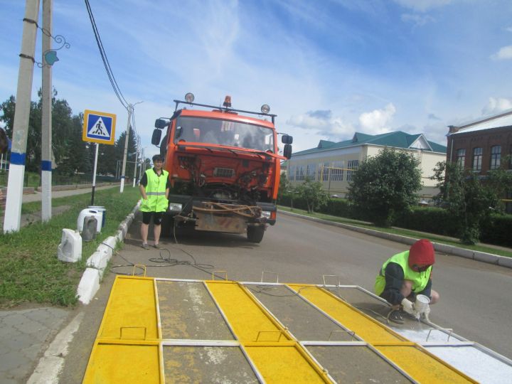 Чтобы покрасить пешеходную дорожку, нужно 6 килограммов краски