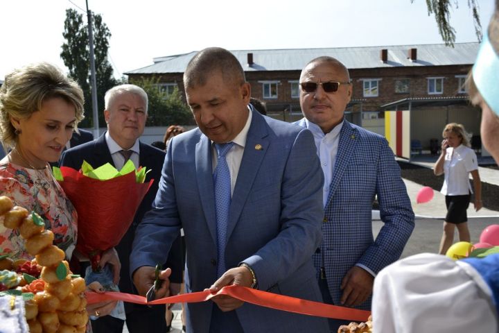 В день знаний в торжественной обстановке открылся детский сад √8 "Солнышко"