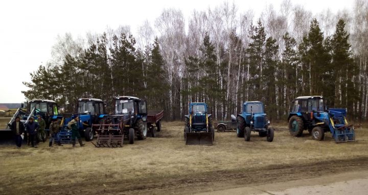 В Мензелинском районе 300 водителей без допуска на эксплуатацию самоходных машин