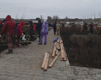 В Мензелинске продолжается благоустройство набережной