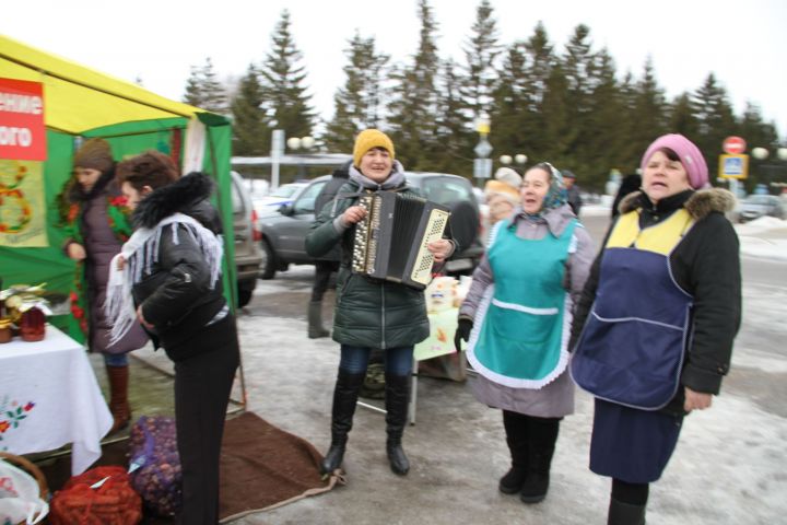 Торговля в честь Масленицы и Международного женского дня