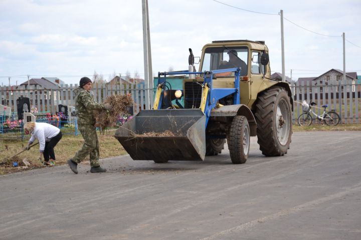 В Мензелинске кладбища приводятся в порядок