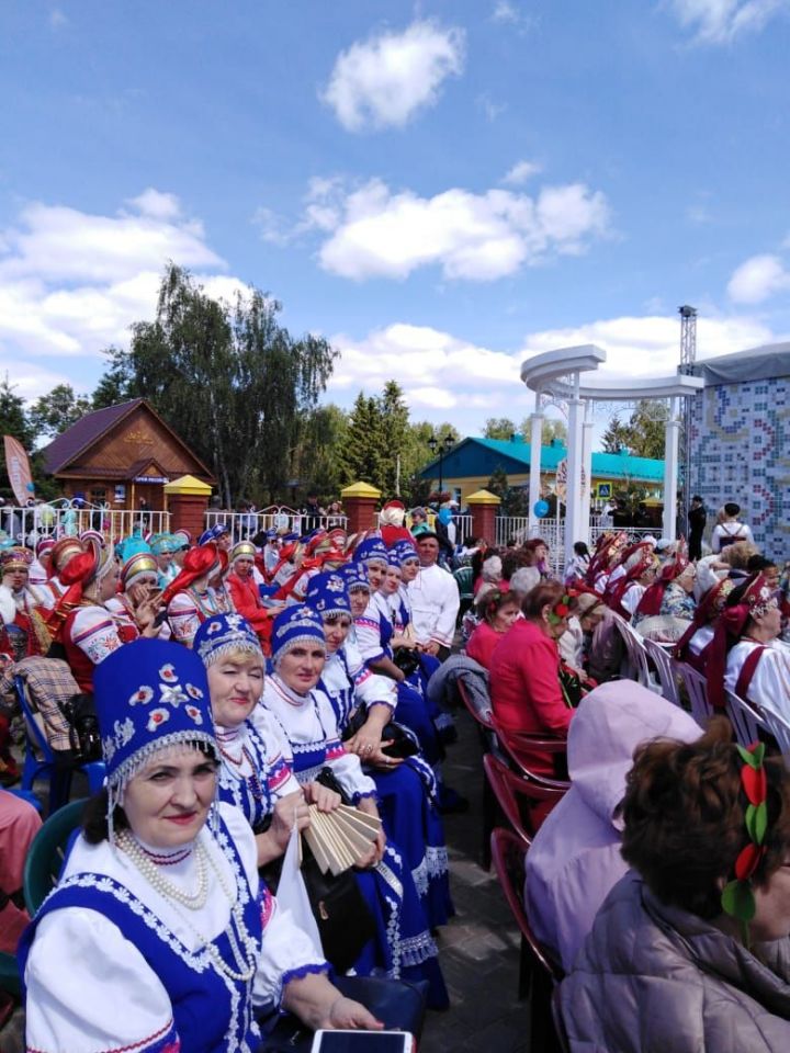 С Каравона приехали с подарком