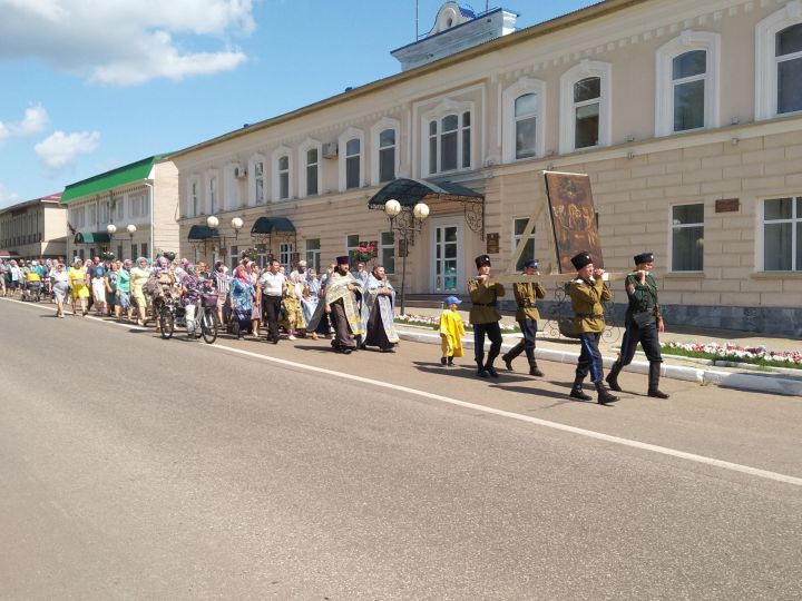 В Мензелинске состоялся крестный ход в честь Казанской иконы Божией Матери