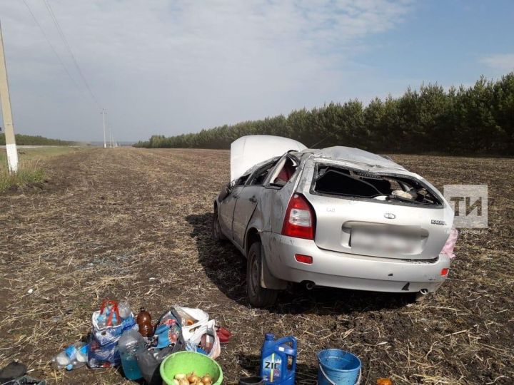 В Мензелинском районе РТ автоледи не вписалась в поворот, вылетела в кювет и перевернулась