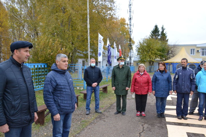 В Мензелинске проходит чемпионат России среди парашютистов