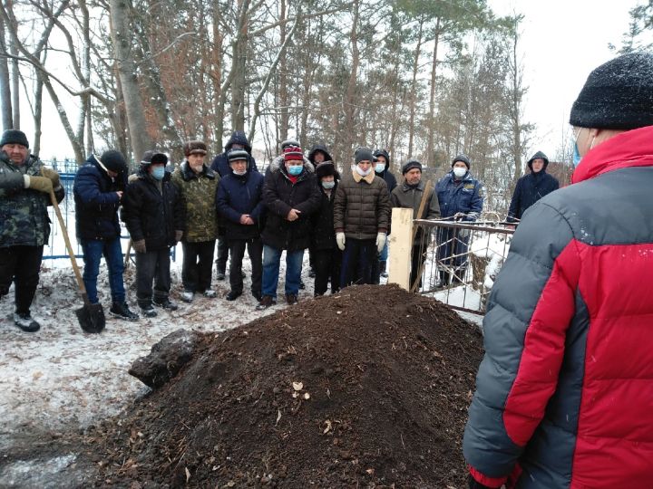 Мензелинцы простились с Аскатом хазратом Габдуллиным