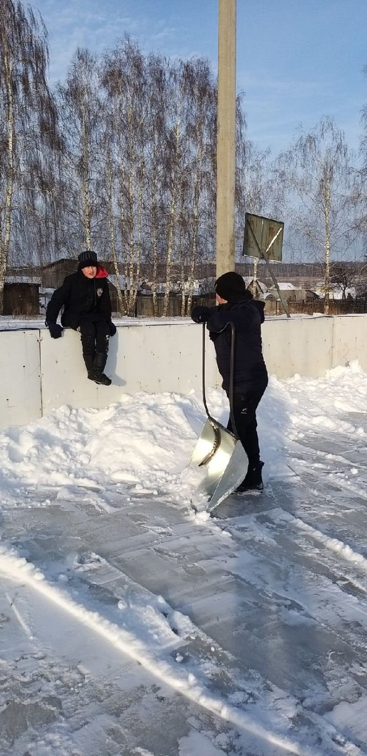 Каток в Коноваловской школе готов