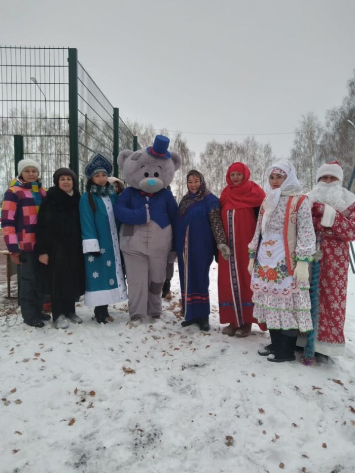 В селе Коноваловка сданы в эксплуатацию спортивная площадка и каток