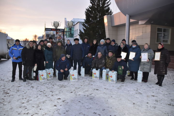 В Мензелинске на новогодней ярмарке наградили работников сельских поселений