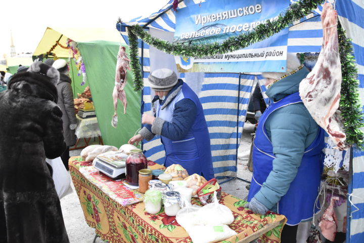 В Мензелинске на новогодней ярмарке наградили работников сельских поселений