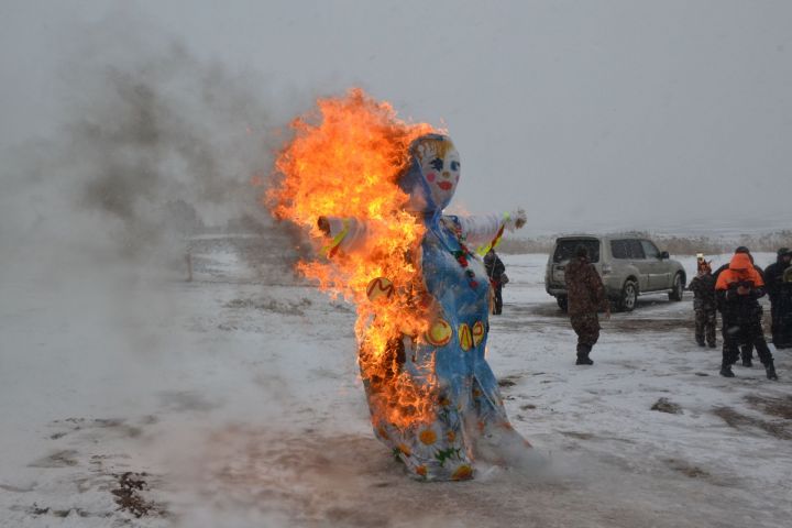 В Мензелинске состоялась Масленица