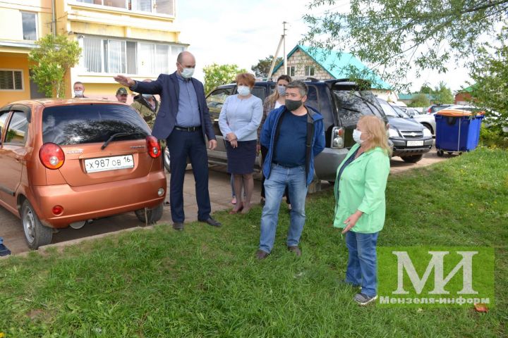 Владимир Петров провел совещание с жильцами двух домов города Мензелинск