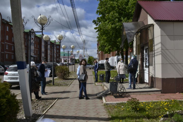 На сегодняшний день огромные очереди