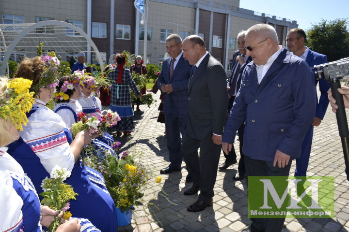 Заместитель председателя Госсовета РТ Марат Ахметов встретился в Мензелинске с работниками культуры, искусства и образования