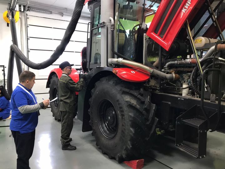 Студент Мензелинского техникума Айвар Хаертдинов на WorldSkills с легкостью справляется с тяжелой техникой