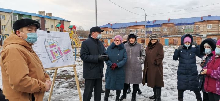 В Мензелинске проходят встречи с жильцами домов, вошедших в программу "Наш двор" на следующий год