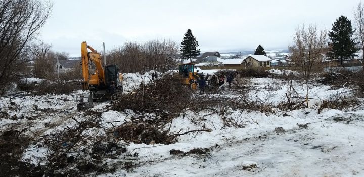 Рядом с центральной районной больницей начались земельные работы для строительства детской поликлиники