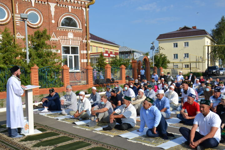 В Мензелинске прочитали намаз в честь Курбан-байрама