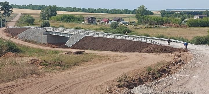 На мосту по дороге в деревню Иске Мунча днем началось движение в тестовом режиме