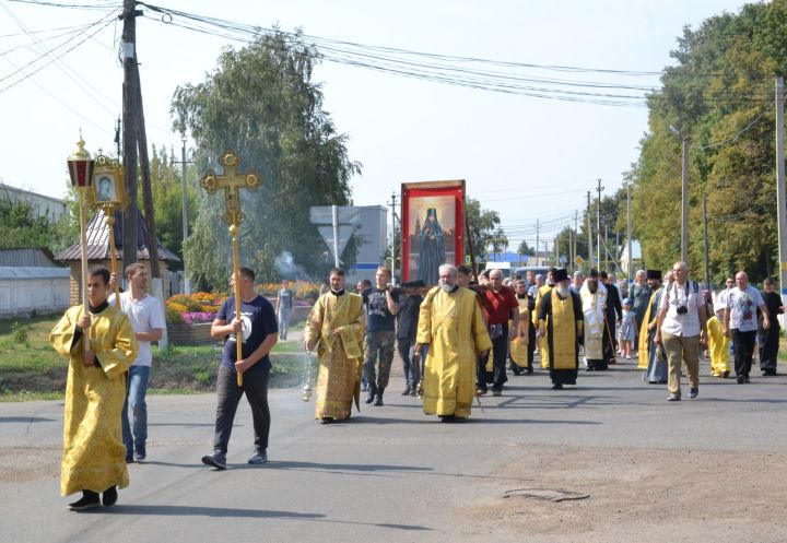 Епископ Иннокентий провёл крестный ход памяти преподобномученицы Маргариты Мензелинской