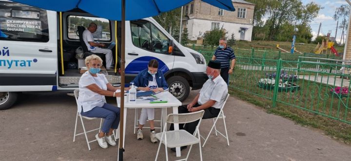 В Мензелинском районе пришедшие на мобильную общественную приемную сельчане поднимали вопросы местного значения