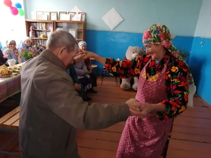 В клубе села Дусай-Кичу прошел литературно-музыкальный вечер “Душа остается молодой”