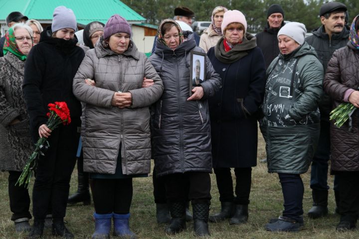 В Мензелинском районе простились с настоящим патриотом нашей Родины Евгением Касаткиным