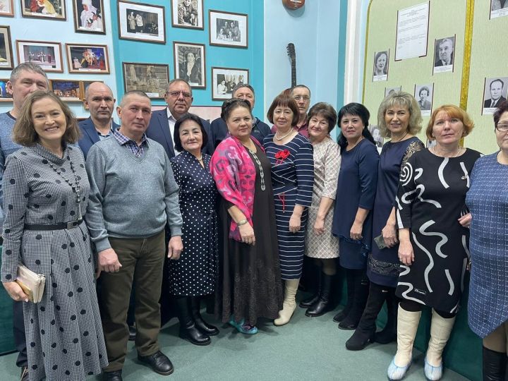 В Мензелинске состоялась встреча выпускников Тат. Мушугинской школы 1982 года