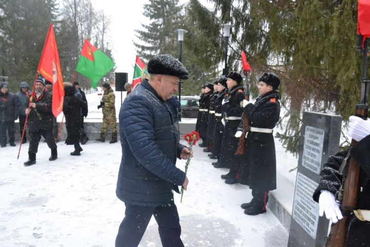 В Мензелинске в преддверии Дня работников органов безопасности состоялся памятный митинг