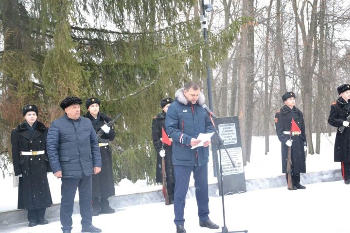 В Мензелинске в преддверии Дня работников органов безопасности состоялся памятный митинг