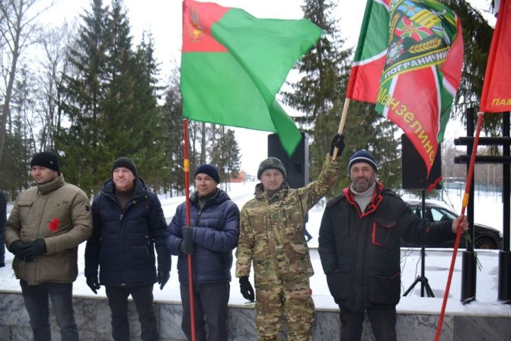 В Мензелинске в преддверии Дня работников органов безопасности состоялся памятный митинг