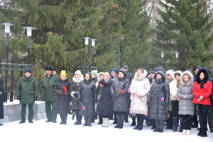 В Мензелинске в преддверии Дня работников органов безопасности состоялся памятный митинг