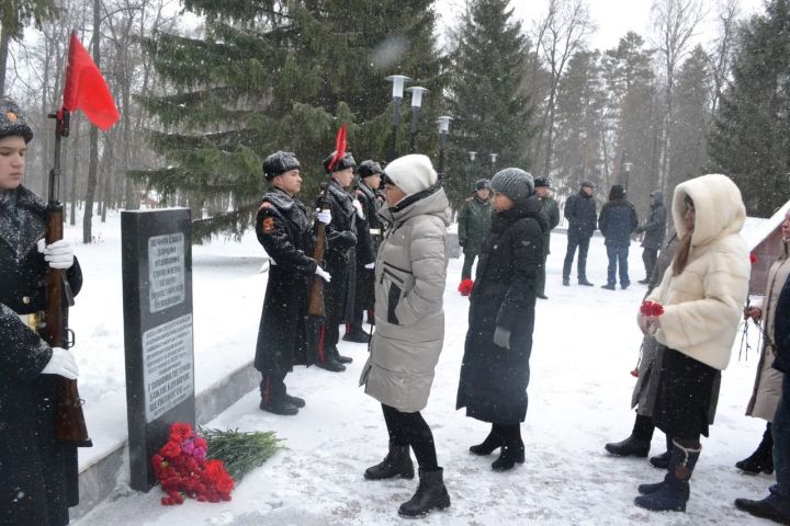 В Мензелинске в преддверии Дня работников органов безопасности состоялся памятный митинг