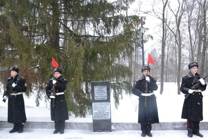 В Мензелинске в преддверии Дня работников органов безопасности состоялся памятный митинг