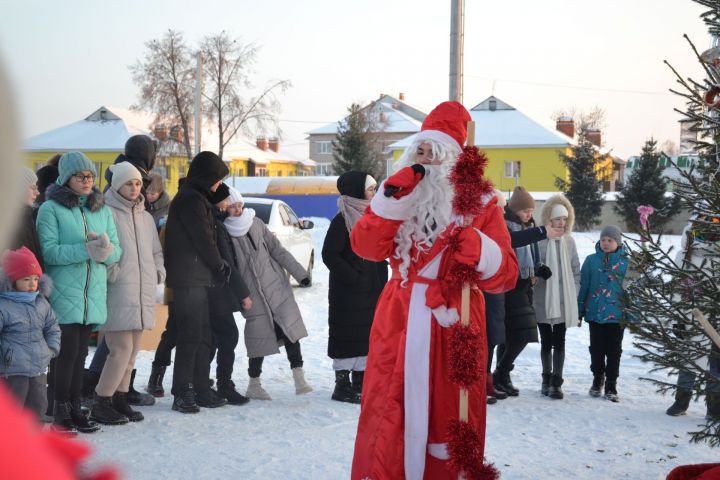 На Конной площади Мензелинска состоялось новогоднее представление