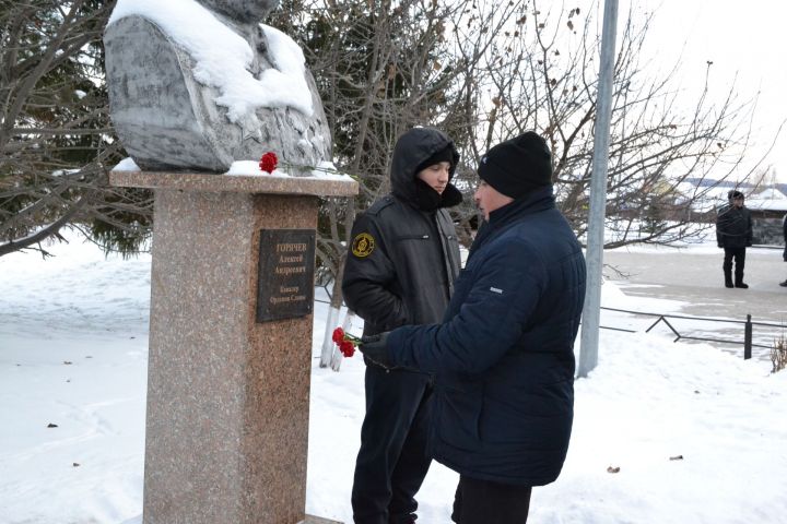 В Мензелинске состоялся митинг в честь Дня Героев Отечества