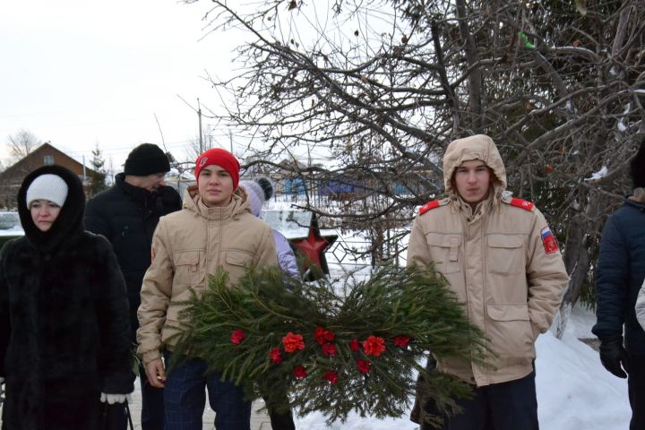 В Мензелинске состоялся митинг в честь Дня Героев Отечества