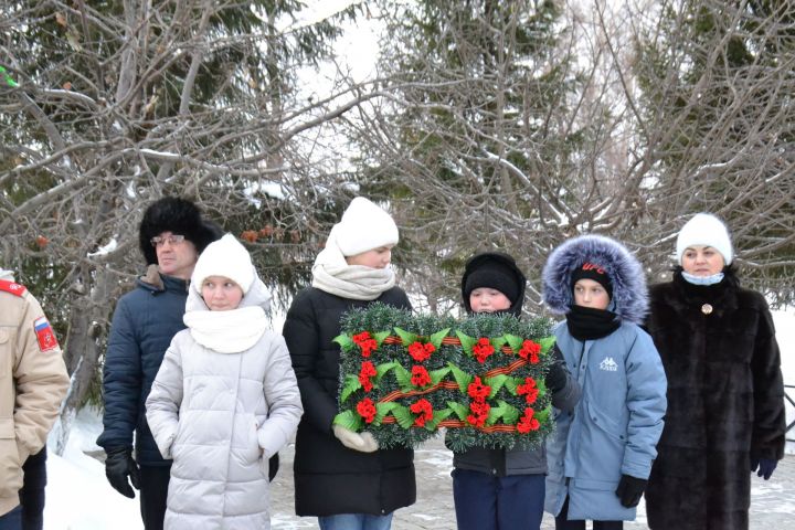 В Мензелинске состоялся митинг в честь Дня Героев Отечества