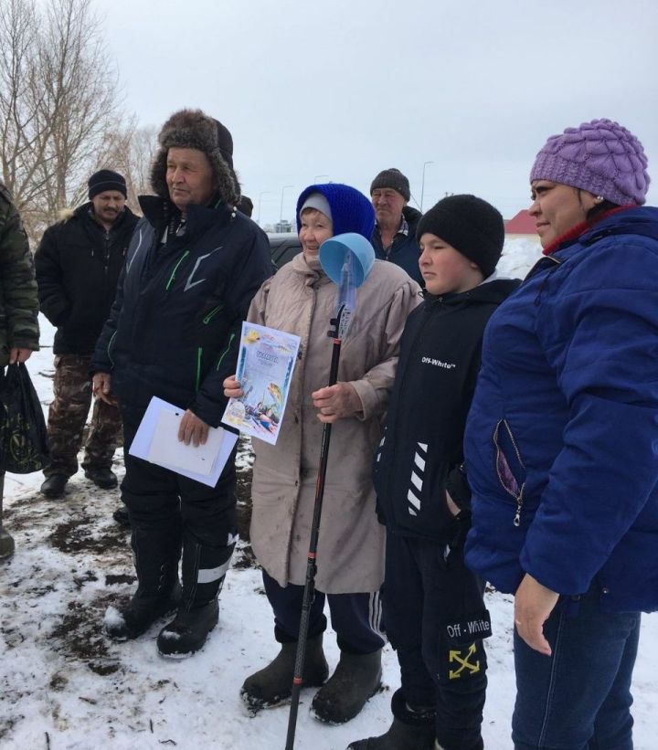 Жители села Ямаково проверили свое мастерство по рыбной ловле