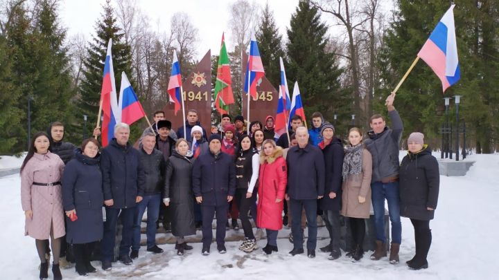 В городе Мензелинске состоялся военно-патриотический автопробег в честь Героев России