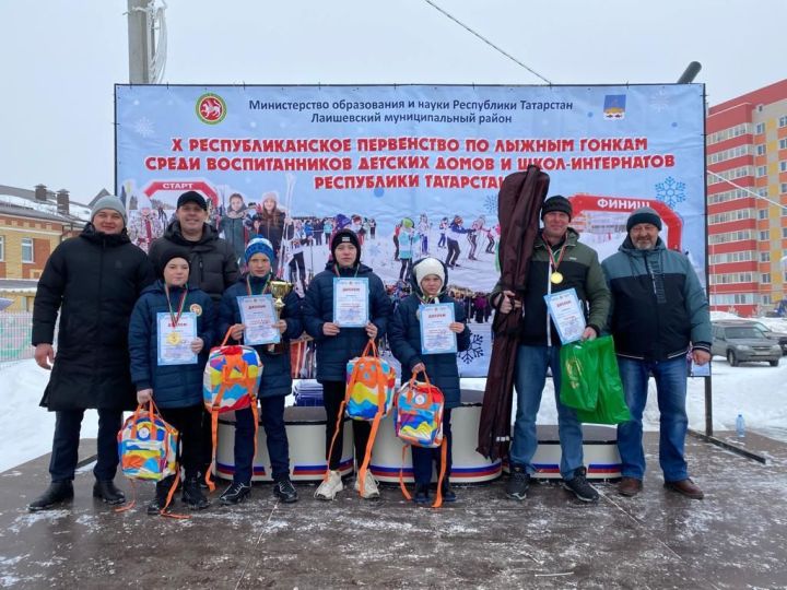 Команда Мензелинской школы-интерната одержала победу по лыжам