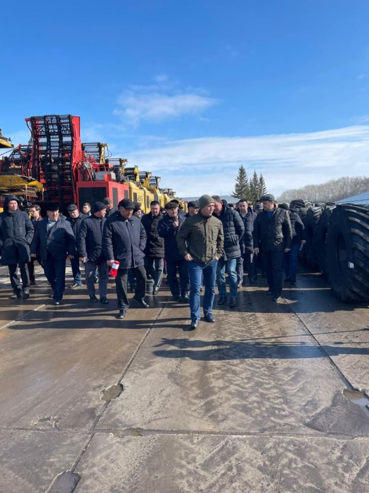 В Апастовском районе провели заседание зонального штаба по подготовке техники к весенне-полевым работам