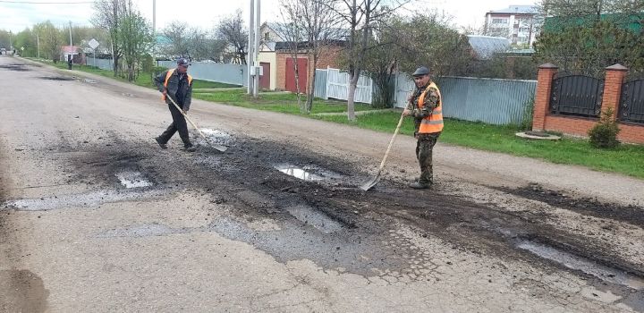 В Мензелинске начались ремонтные работы на улице Кадомцевых